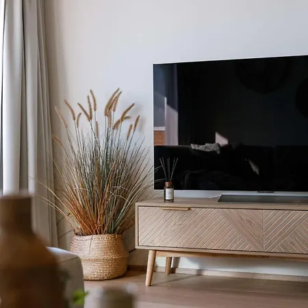 Apartamento Modern With Terrace On Prime Location *